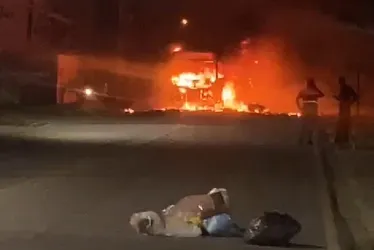 Imagem ilustrativa da imagem Fogo em ônibus e via interditada por conta de protesto em Olinda
