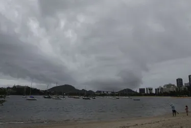 Imagem ilustrativa da imagem Frente fria traz mais chuva ao ES a partir desta segunda