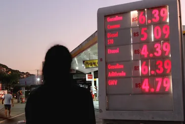 Imagem ilustrativa da imagem Gasolina já é vendida acima de 6 reais na Grande Vitória
