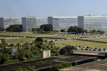 Imagem ilustrativa da imagem Governo autoriza preenchimento de 4,4 mil vagas em concursos federais