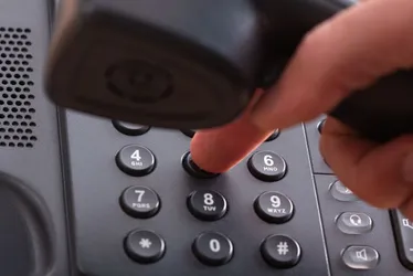Imagem ilustrativa da imagem Governo busca impedir "apagão" de 456 mil linhas de telefones fixos
