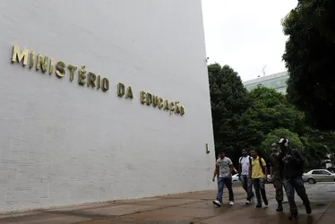 Imagem ilustrativa da imagem Governo exonera diretor do MEC investigado em esquema de kits de robótica