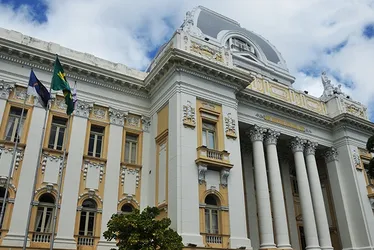 Imagem ilustrativa da imagem Greve na rede estadual de ensino marcada para próxima semana  é ilegal, diz TJPE