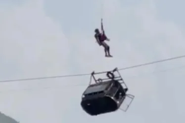 Imagem ilustrativa da imagem Grupo de 8 pessoas é retirado de teleférico pendurado no Paquistão