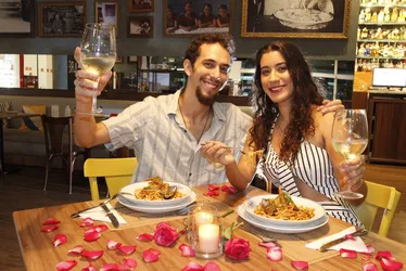 Imagem ilustrativa da imagem Guia com 30 opções para namorados em bares e restaurantes
