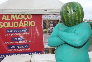 Imagem ilustrativa da imagem Homem-Melancia pede doação de alimentos