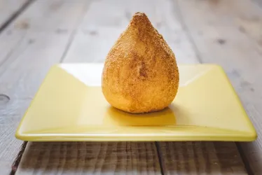 Imagem ilustrativa da imagem Homem sofre parada cardiorrespiratória ao se engasgar com coxinha