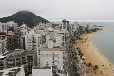 Imagem ilustrativa da imagem Homem tenta estuprar adolescente dentro do mar na Praia da Costa
