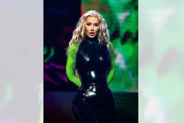 Imagem ilustrativa da imagem Iggy Azalea rebate críticas ao show no The Town e jornalista responde