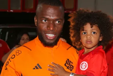 Imagem ilustrativa da imagem Inter apresenta o equatoriano Enner Valencia em bela festa em Porto Alegre