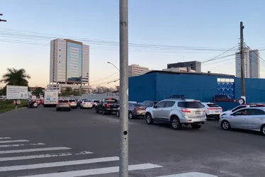 Imagem ilustrativa da imagem Interdição de faixa na Terceira Ponte provoca engarrafamento em Vila Velha