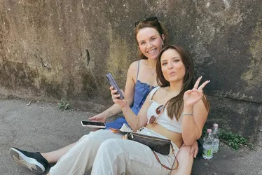 Imagem ilustrativa da imagem Internautas sugerem a criação da Lei Larissa Manoela para ajudar artistas mirins