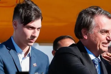 Imagem ilustrativa da imagem Jair Renan, filho ‘04’ de Bolsonaro, é alvo de operação da Polícia Civil