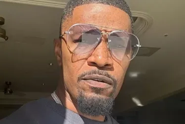 Imagem ilustrativa da imagem Jamie Foxx é visto pela primeira vez quase três meses após internação