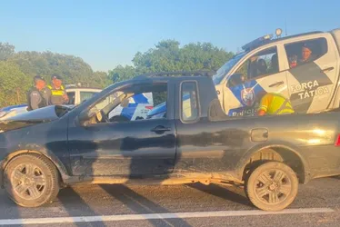Imagem ilustrativa da imagem Ladrão rouba carro em Guarapari, é perseguido na Rodovia do Sol e sofre acidente