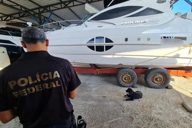 Imagem ilustrativa da imagem Lancha e até R$ 25,5 milhões apreendidos em operação da Polícia Federal no ES