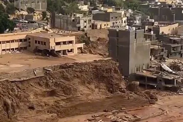 Imagem ilustrativa da imagem Líbia tem 10 mil desaparecidos e "cidade fantasma" após tempestade que matou 2 mil