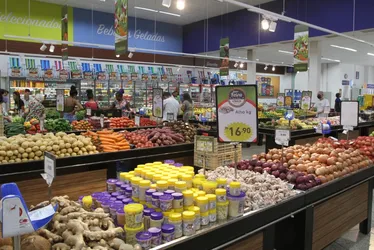 Imagem ilustrativa da imagem Lojas e supermercados da Grande Vitória vão abrir em horário especial