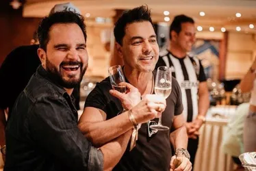 Imagem ilustrativa da imagem Luciano Camargo, da dupla com Zezé, perde tablet em show e oferece recompensa