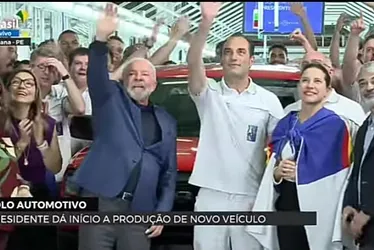 Imagem ilustrativa da imagem Lula chega a Pernambuco e já lança carro em fábrica de Goiana