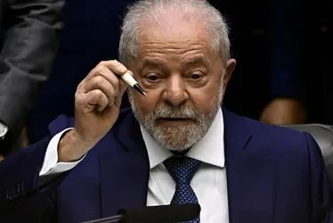 Imagem ilustrativa da imagem Lula diz que Bolsonaro é problema da Justiça após condenação no TSE