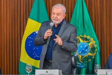 Imagem ilustrativa da imagem Lula diz que não vai ceder ministério do Bolsa Família ao centrão