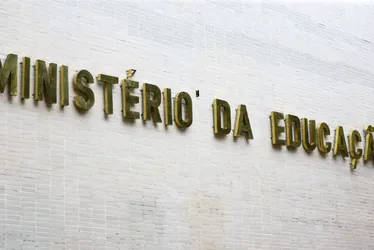Imagem ilustrativa da imagem MEC abre concurso com 220 vagas e salário de R$ 6.255,90