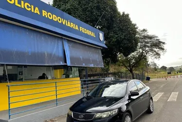 Imagem ilustrativa da imagem Mãe compra carro roubado, empresta para o filho e ele acaba preso no ES