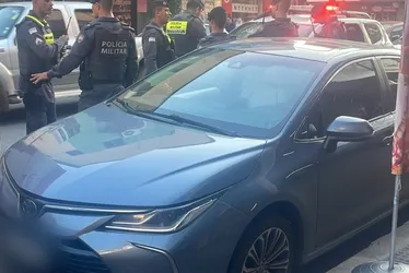 Imagem ilustrativa da imagem Mãe que deixou crianças em carro na Glória é liberada após prestar depoimento