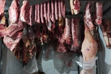 Imagem ilustrativa da imagem Mais de 500 kg de carne apreendidos e dono de abatedouro preso em Cariacica