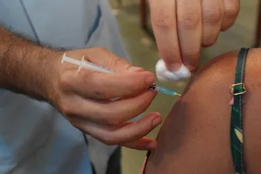 Imagem ilustrativa da imagem Mais de 8 mil vagas abertas para vacinação contra gripe e covid em Vitória