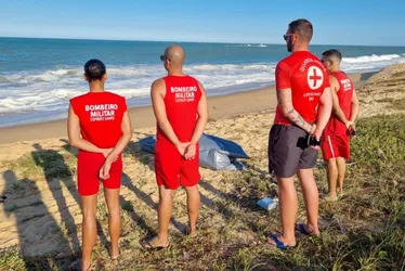 Imagem ilustrativa da imagem Mais duas pessoas morrem ao cair de pedra em praia de Guarapari