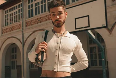 Imagem ilustrativa da imagem "Me sinto mais forte quando estou com cropped", diz João Guilherme após polêmica