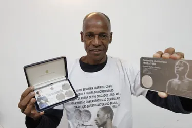 Imagem ilustrativa da imagem “Meu filho foi preso pela cor da pele”, diz modelo da moeda da abolição