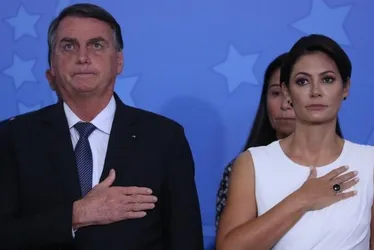 Imagem ilustrativa da imagem Michelle Bolsonaro justifica silêncio à PF: 'Local impróprio'
