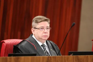 Imagem ilustrativa da imagem Ministro vota contra inelegibilidade de Bolsonaro. Acompanhe o julgamento