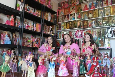 Imagem ilustrativa da imagem Modelos raros em coleção com mais de 250 Barbies