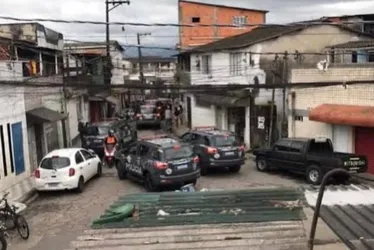 Imagem ilustrativa da imagem Moradores de Guarujá relatam medo da polícia e ficam presos em casa