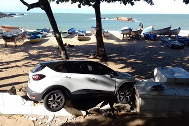 Imagem ilustrativa da imagem Motorista é detido após invadir calçadão na Praia da Costa