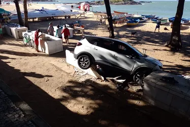 Imagem ilustrativa da imagem Motorista é detido após invadir calçadão na Praia da Costa