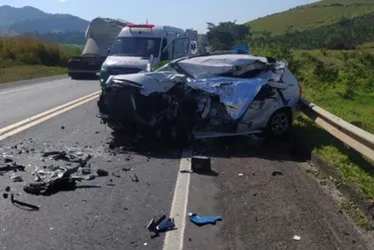 Imagem ilustrativa da imagem Motorista morre e duas pessoas ficam feridas após acidente na BR-101 no ES