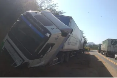 Imagem ilustrativa da imagem Motorista morre e duas pessoas ficam feridas após acidente na BR-101 no ES