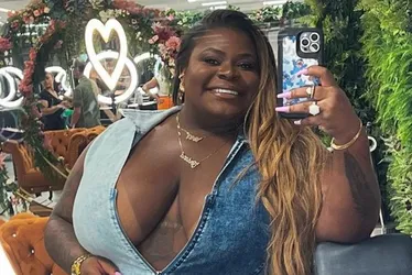Imagem ilustrativa da imagem 'Mulher gorda não pode ter um homem maravilhoso?', desabafa Jojo Todynho em live