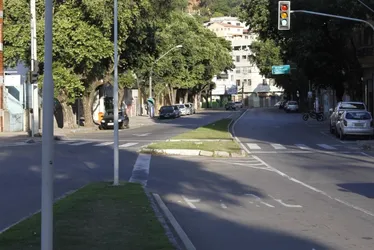 Imagem ilustrativa da imagem Mulher morre após cair de garupa de moto durante acidente em Vitória