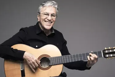 Imagem ilustrativa da imagem Mulher que chamou Caetano Veloso de 'macaco pedófilo' terá que pagar R$ 38 mil