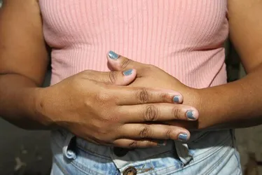 Imagem ilustrativa da imagem Mulheres pedem ajuda após descobrir traição
