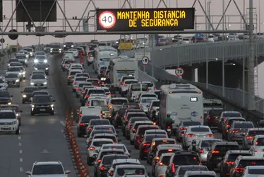 Imagem ilustrativa da imagem Multa de R$ 293 para quem usar via exclusiva na Terceira Ponte