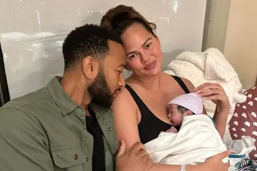 Imagem ilustrativa da imagem Nasce o quarto filho de John Legend, por meio de barriga de aluguel