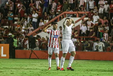 Imagem ilustrativa da imagem Náutico vence e dorme na vice-liderança da Série C