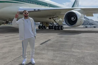 Imagem ilustrativa da imagem Neymar chega à Arábia Saudita em avião da família real avaliado em R$ 1 bilhão